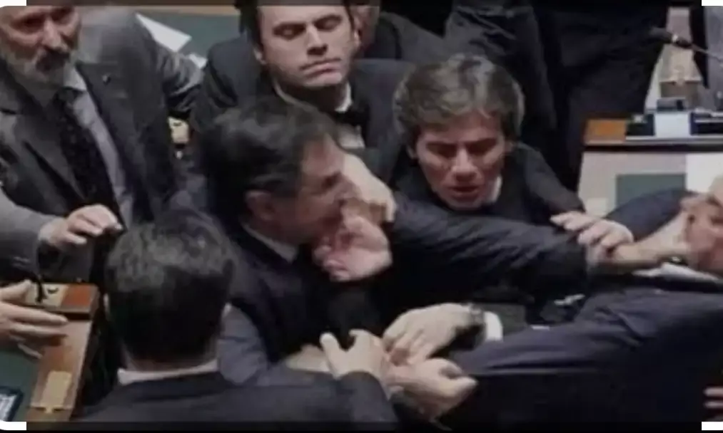 इटली की संसद में जी-7 शिखर सम्मेलन से पहले  हाथापाई में विपक्षी सांसद को आई गंभीर चोटें