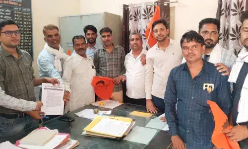 पुरानी पेंशन योजना लागू करने को लेकर बिजली विभाग के कर्मचार‍ियों ने किया प्रदर्शन