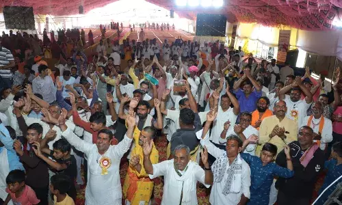 अपने आराध्य श्रीकृष्ण के प्रति समर्पण की प्रतिमूर्ति थी मीरा मैया