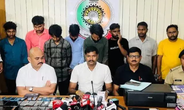 नौकरी दिलाने  के नाम पर ठगी से लेकर नोट छापने वाले 8 आरोपी गिरफ्तार