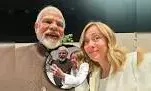 पीएम मोदी और मेलोनी की सेल्फी फिर चर्चा में पीएम मोदी और मेलोनी की सेल्फी फिर चर्चा में