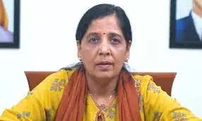 दिल्ली में CM केजरीवाल की पत्नी सुनीता को मिला झटका, कोर्ट ने भेजा नाोटिस दिल्ली में CM केजरीवाल की पत्नी सुनीता को मिला झटका, कोर्ट ने भेजा नाोटिस