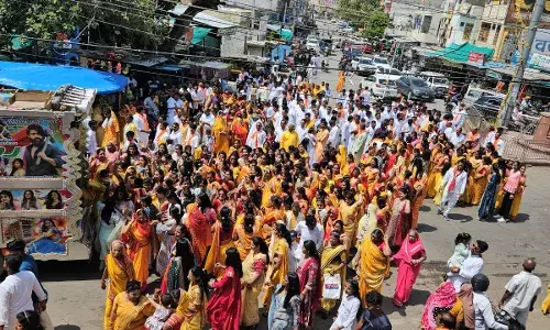 मांडलगढ़ में महेश जयंती पर 35 प्रतिभाओ का किया सम्मान, निकाली शोभायात्रा