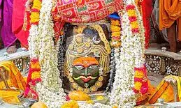 गंगा दशहरे पर भस्म आरती शीश पर नजर आई मां गंगा पगड़ी से सजे बाबा महाकाल