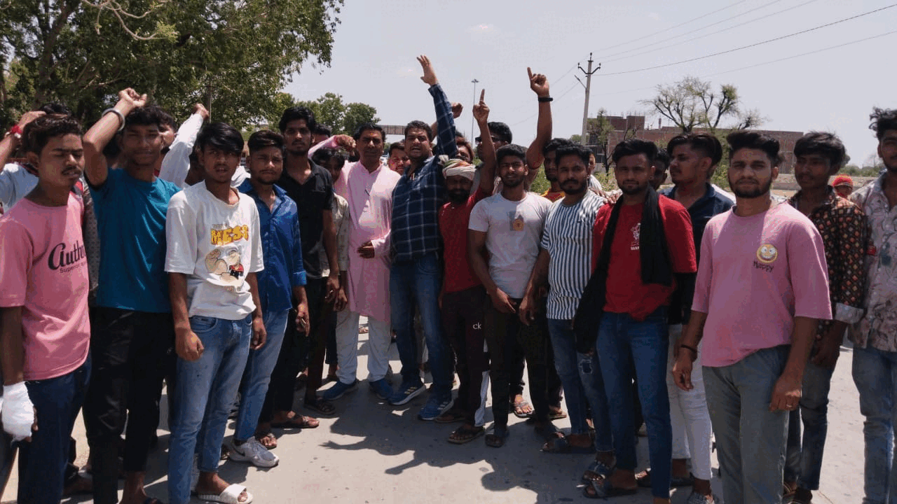 आसींद में बाबा साहब की मूर्ति 15 द‍िन में लगाने की मांग,एसडीएम को सौंपा ज्ञापन