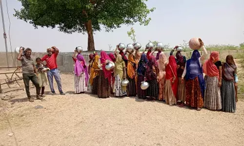 प्‍यासे मर रहे है  नया डोटा के ग्रामीण, फ‍िर भी पानी नहीं, श‍िकायत का कोई असर नहीं