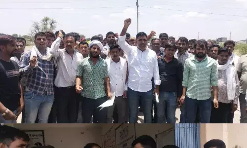 मोतीपुर गांव के लोगो का प्रदर्शन, अंटाली में शामिल करने का जताया विरोध