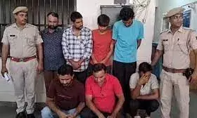 28 लाख रुपये की नकदी के साथ सात संदिग्धों को पकड़ा, पूछताछ जारी