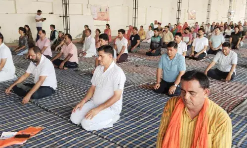 आसींद में उपखंड स्तरीय योग दिवस आयोजित, प्रशासनिक अधिकारीयो ने किया योग