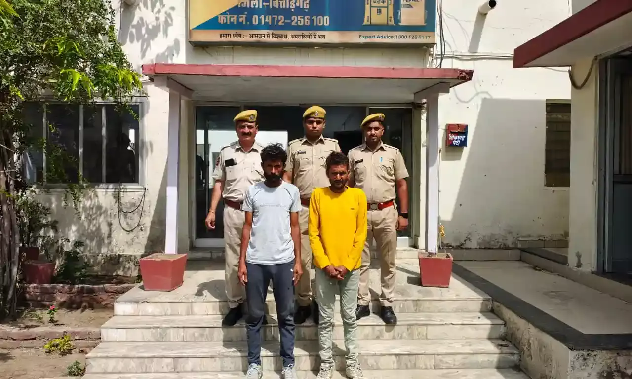 दो किलो 110 ग्राम अवैध अफीम के साथ दो गिरफ्तार