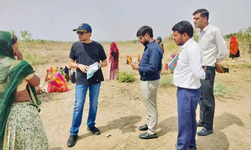 कलक्टर ने नरेगा का निरीक्षण, छाया, पानी, मेडिकल किट की उपलब्धता जांची