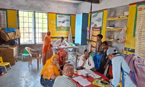 एसडीओ और तहसीलदारों ने किया आंगनवाडी केंद्रों का निरीक्षण