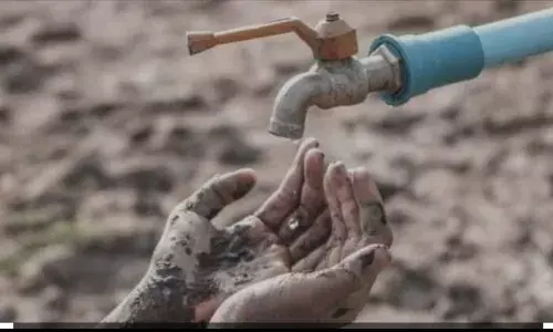 न तालाब में न बावड़ी में और न ही अब आखों में पानी