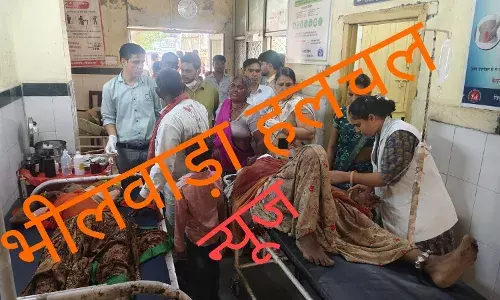 दाह-संस्कार में शामिल होने जा रहे लोगों की पिकअप पलटी, 12 महिलाओं सहित 18 घायल, मची चीख-पुकार