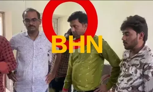 नगर पालिका का फायरमैन 4 हजार रुपये रिश्वत लेते रंगे हाथों गिरफ्तार
