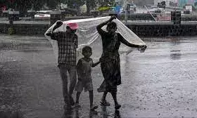 दिन में उमस ने किया परेशान, शाम को हुई बारिश ने पहुंचाई राहत