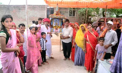 चारभुजा नाथ की शोभायात्रा निकाली