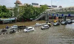 दिल्ली एनसीआर में हुई राहत की बारिश, नोएडा में जलभराव और बिजली गुल ने बढ़ाई परेशानी दिल्ली एनसीआर में हुई राहत की बारिश, नोएडा में जलभराव और बिजली गुल ने बढ़ाई परेशानी