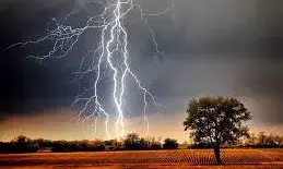 बिजली लाइन पर आकाशीय बिजली गिरी, बदनौर की बिजली गुल