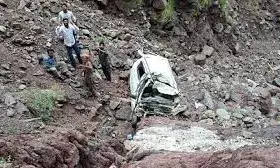 जम्मू-कश्मीर के रियासी में बड़ा हादसा ,कार खाई में गिरी, दो लोगों की मौत जम्मू-कश्मीर के रियासी में बड़ा हादसा ,कार खाई में गिरी, दो लोगों की मौत