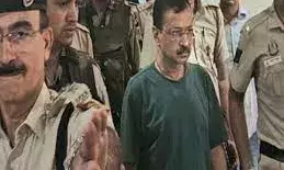 केजरीवाल को कोर्ट ने 14 दिन की न्यायिक हिरासत में भेजा केजरीवाल को कोर्ट ने 14 दिन की न्यायिक हिरासत में भेजा