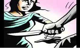 रात में लघुशंका के लिए घर से निकली युवती के बदमाशों ने गहने लूटे, दहशत में ग्रामीण