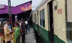 नई दिल्ली रेलवे स्टेशन पर पटरी से उतरी ईएमयू ट्रेन, तीन घंटे तक प्रभावित रहा ट्रेनों का संचालन नई दिल्ली रेलवे स्टेशन पर पटरी से उतरी ईएमयू ट्रेन, तीन घंटे तक प्रभावित रहा ट्रेनों का संचालन