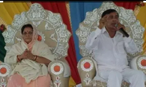फरार हुआ हरि भोले बाबा, 17 साल पहले नौकरी छोड़ बना था कथावाचक