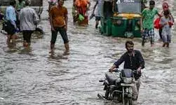 32 राज्यों में भारी बारिश की चेतावनी, असम में बाढ़ ने बरपाया कहर 32 राज्यों में भारी बारिश की चेतावनी, असम में बाढ़ ने बरपाया कहर