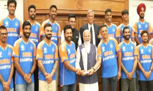 प्रधानमंत्री मोदी से मुलाकात कर मुंबई रवाना हुई टीम इंडिया, शाम में निकाली जाएगी विजय जुलूस