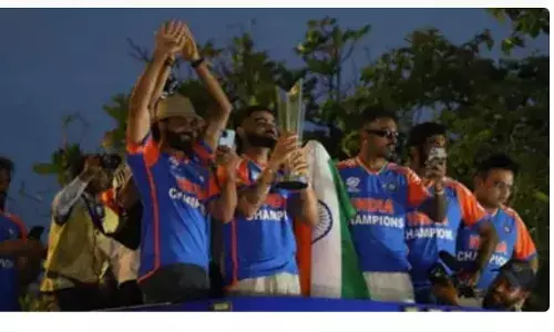 टीम इंडिया को मिली 125 करोड़ की राशी,  स्वागत में उमड़ी माया नगरी