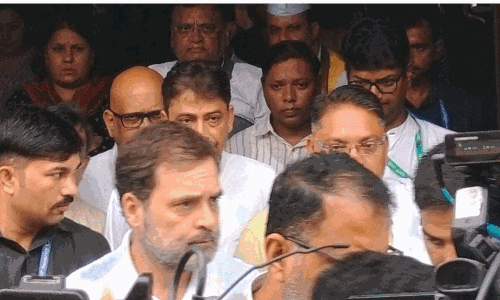 राहुल गांधी ने  हाथरस के घायलों का हाल जाना, पुलिस ने मैनपुरी आश्रम पर  मारा छापा, ‘ नही मिले भोले बाबा’