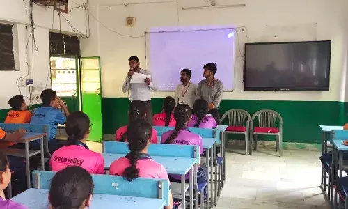 ग्रीनवैली विद्यालय में सड़क सुरक्षा कवच कार्यशाला का आयोजन ग्रीनवैली विद्यालय में सड़क सुरक्षा कवच कार्यशाला का आयोजन