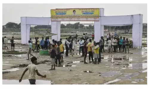 राजस्थान में एक बाबा के दरबार लगाने पर रोक, फूल-पत्ती से कैंसर के इलाज का करता है दावा राजस्थान में एक बाबा के दरबार लगाने पर रोक, फूल-पत्ती से कैंसर के इलाज का करता है दावा