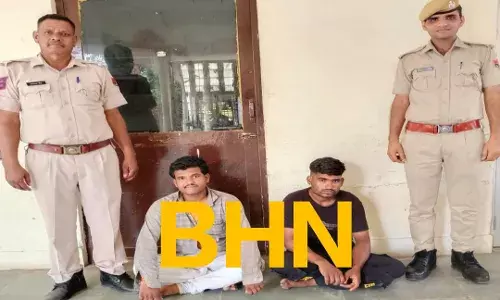 युवक से मारपीट कर कार फूंकने वाले दो आरोपित गिरफ्तार युवक से मारपीट कर कार फूंकने वाले दो आरोपित गिरफ्तार