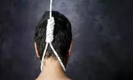 प्रौढ़ ने फांसी लगाकर दी जान, सुसाइड नोट में लिखा दो महिलाओं व एक व्यक्ति से था परेशान प्रौढ़ ने फांसी लगाकर दी जान, सुसाइड नोट में लिखा दो महिलाओं व एक व्यक्ति से था परेशान