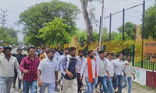 मुख्यमंत्री के नाम जिला कलेक्टर को सौंपा ज्ञापन