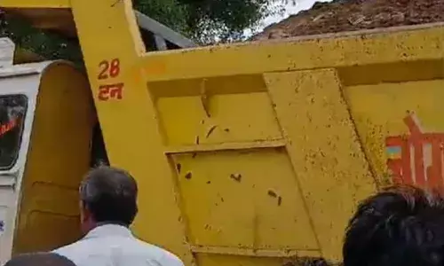 चरागाह भूमि पर अवैध मिट्टी दोहन कर विक्रय किया,ग्रामीणों ने किया विरोध