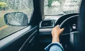 बारिश में कार लेकर निकलने से पहले याद रखें ये टिप्स नहीं तो होगा नुकसान