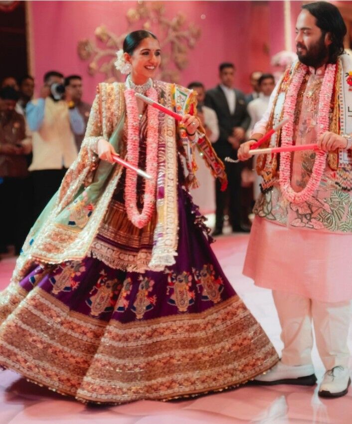 अनंत और राधिका आज शादी के बंधन में बंधे