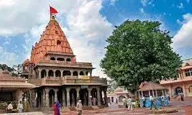 महाकाल मंदिर के गर्भगृह में जाने पर रोक से फिर विवाद जैसी स्थिति, श्रद्धालुओं में VIP कल्चर से रोष