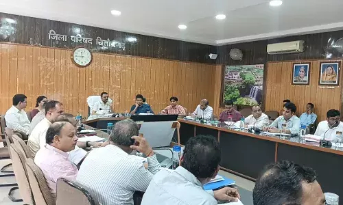 अधिकारी बजट घोषणाओं की क्रियान्वित को प्राथमिकता से ले - प्रभारी सचिव