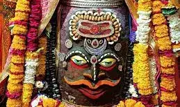 भांग और ड्रायफ्रूट से सजे बाबा महाकाल, भस्मआरती में शामिल होकर भक्तों ने किए दर्शन