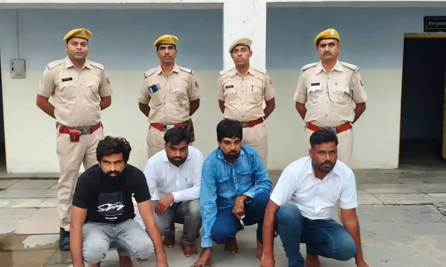 जमीनी विवाद मे जानलेवा हमला के मामले में चार गिरफतार, दो कार बरामद