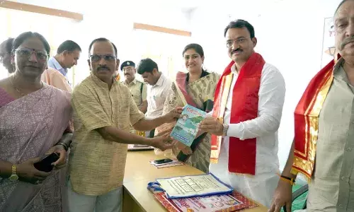 उप मुख्यमंत्री के राजसमंद आगमन पर राजसमंद प्रशस्ति पुस्तक भेंट की उप मुख्यमंत्री के राजसमंद आगमन पर राजसमंद प्रशस्ति पुस्तक भेंट की