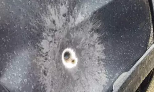 कार से जैसे ही नीचे उतरे बिजली गिरी, युवा शिक्षक की मौत