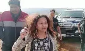 ट्रेनी IAS पूजा खेडकर की मां को पुणे पुलिस ने हिरासत में लिया