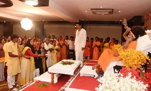 गुरु पूर्णिमा पर भक्तों ने लिया सदगुरु ऋतेश्वर महाराज का आशीर्वाद गुरु पूर्णिमा पर भक्तों ने लिया सदगुरु ऋतेश्वर महाराज का आशीर्वाद