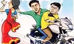 ईलाज कराने अस्पताल जा रही महिला को बीच राह बाइक से आये दो बदमाशों ने लूटा