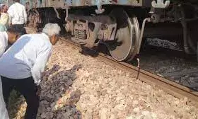 मां और पति से स्कूटी चलाने को लेकरझगड़े के बाद  बच्चे के साथ मालगाड़ी के आगे कूदी महिला, दोनों की   मौत